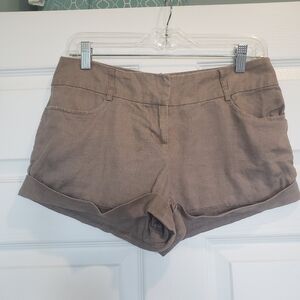 Linen Casual Fold-Cuff Shorts in Taupe, 2